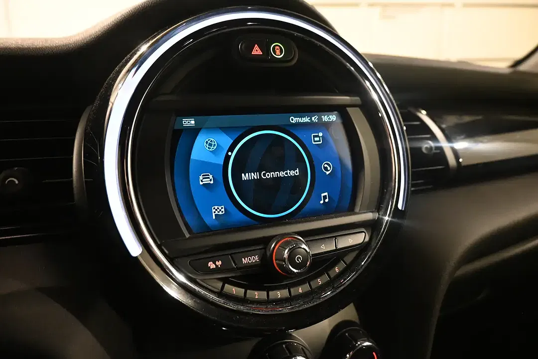 MINI Cooper SE - Thumbnail 19