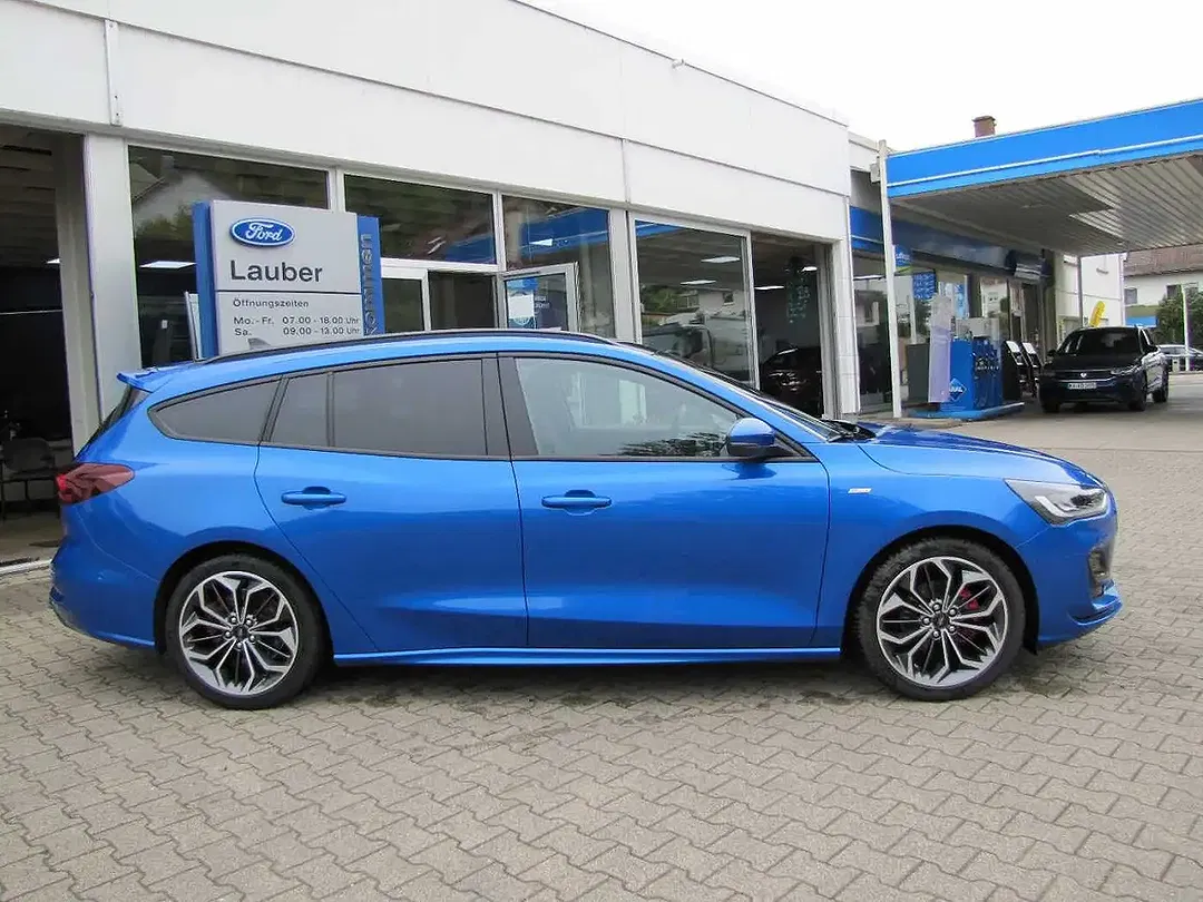 Ford Focus ST-Line X - Thumbnail 2