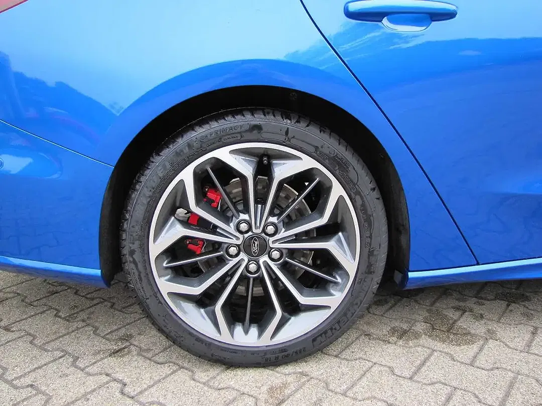 Ford Focus ST-Line X - Thumbnail 3