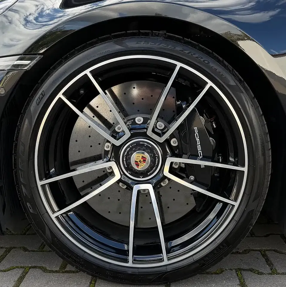 Porsche 992 Turbo S Cabriolet - Thumbnail 6