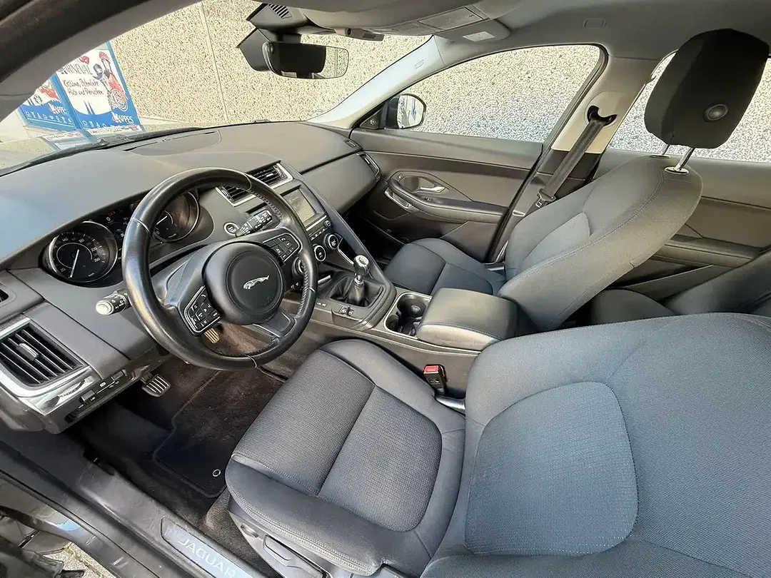 Jaguar E-Pace D150 - Thumbnail 12