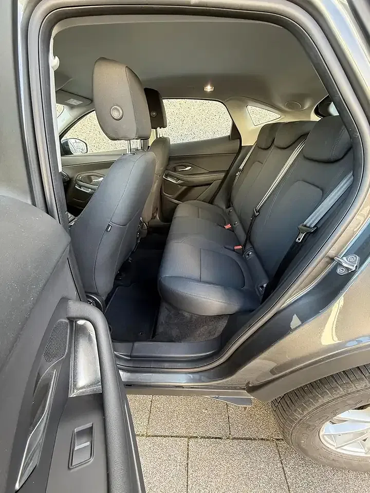 Jaguar E-Pace D150 - Thumbnail 13