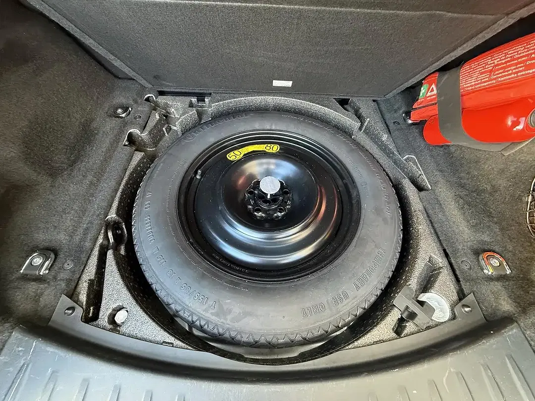 Jaguar E-Pace D150 - Thumbnail 8