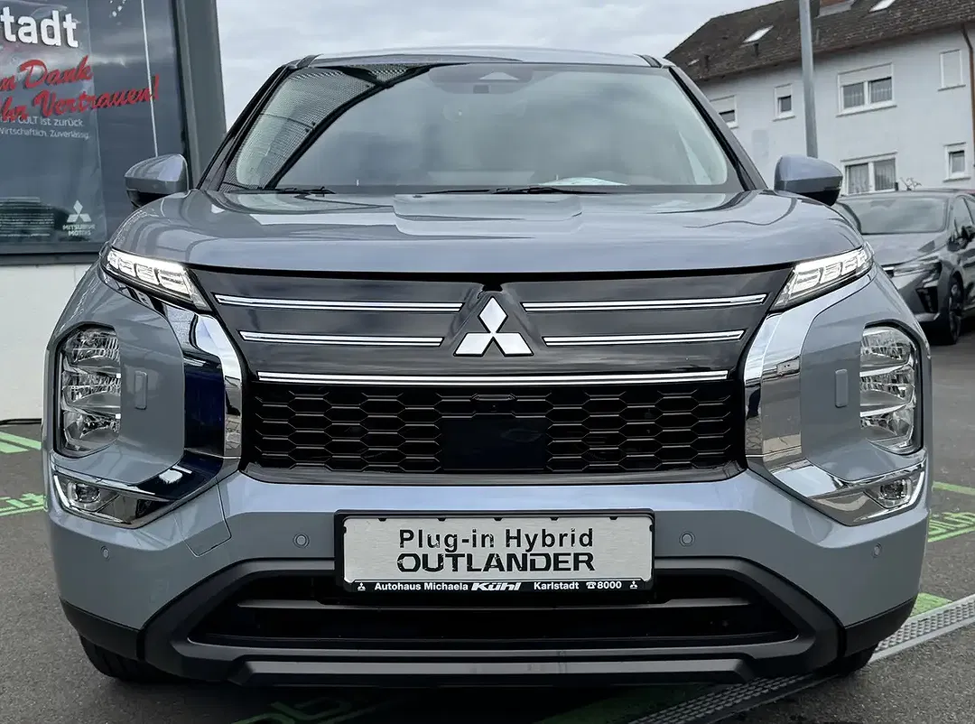Mitsubishi Outlander 2.4 PHEV Plus - foto 1