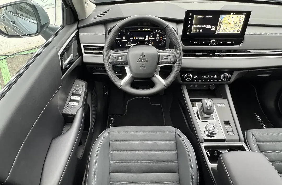 Mitsubishi Outlander 2.4 PHEV Plus - Thumbnail 12