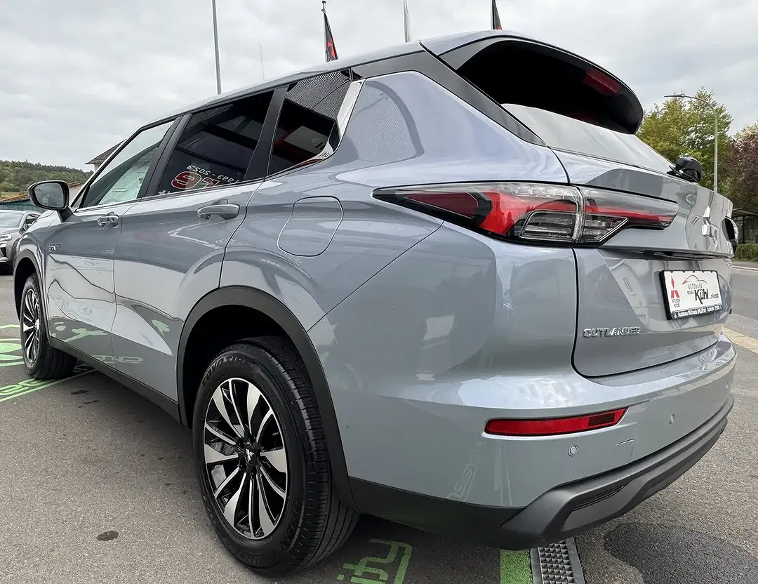 Mitsubishi Outlander 2.4 PHEV Plus - Thumbnail 5