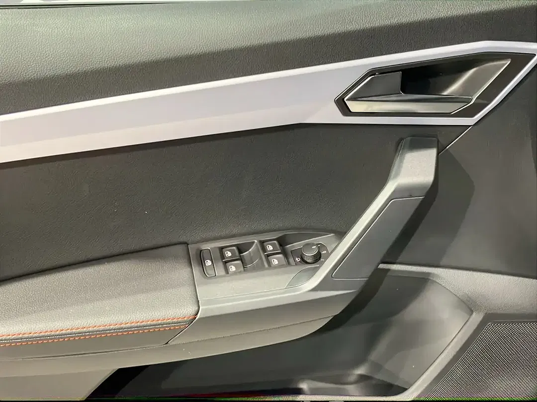 SEAT Ibiza 1.0 TSI DSG FR - Thumbnail 10