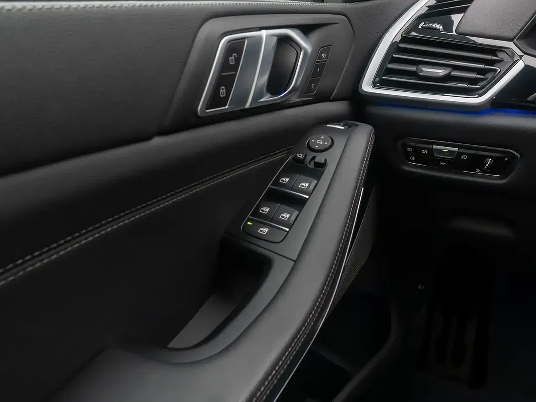 BMW X5 M - Thumbnail 35