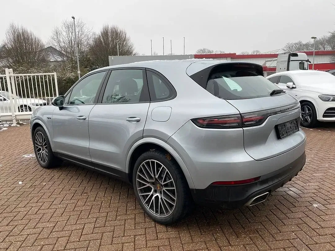 Porsche Cayenne E-Hybrid - Thumbnail 4
