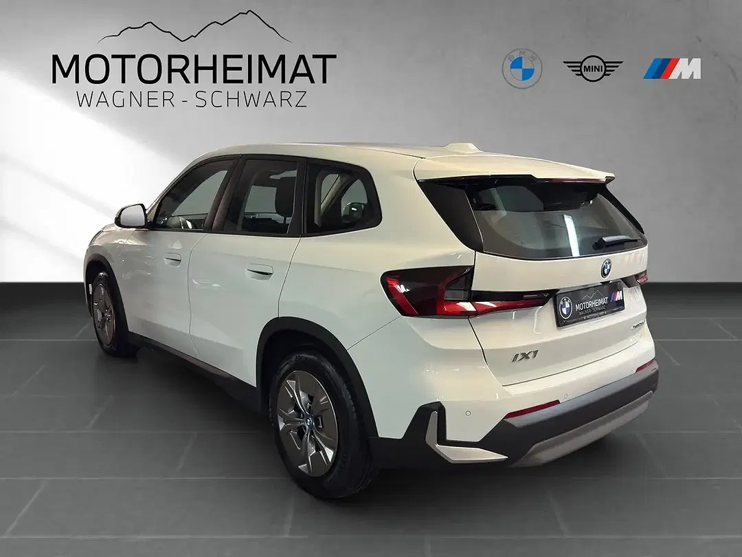 BMW iX1 xDrive Premium - Thumbnail 3