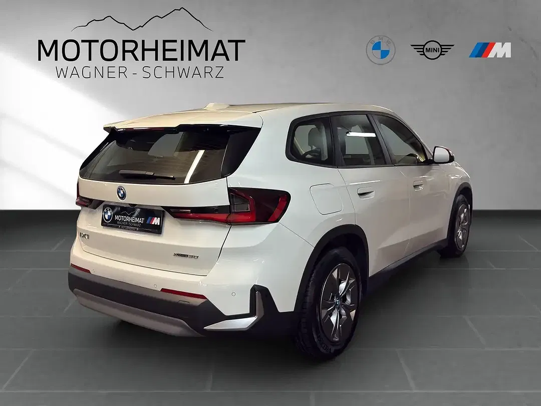 BMW iX1 xDrive Premium - Thumbnail 4
