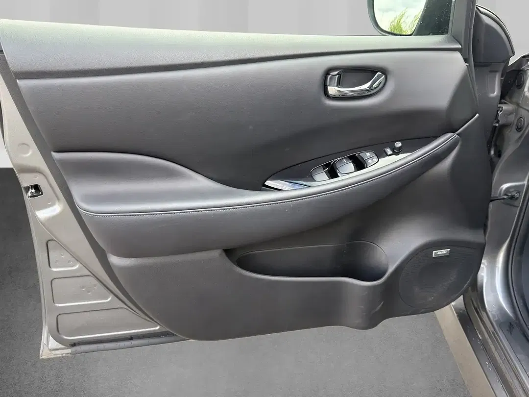 Nissan Leaf Tekna - Thumbnail 10