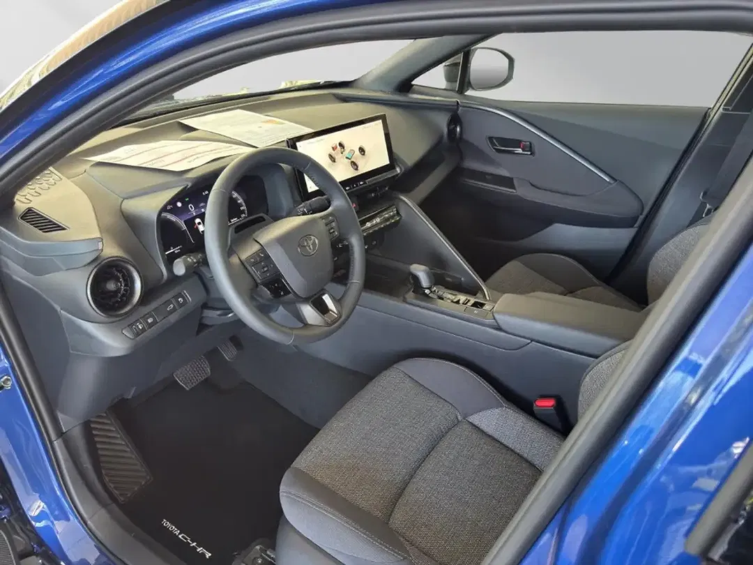 Toyota C-HR Hybrid Teamplayer - Thumbnail 8