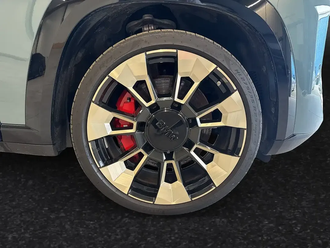 BMW XM - Thumbnail 3