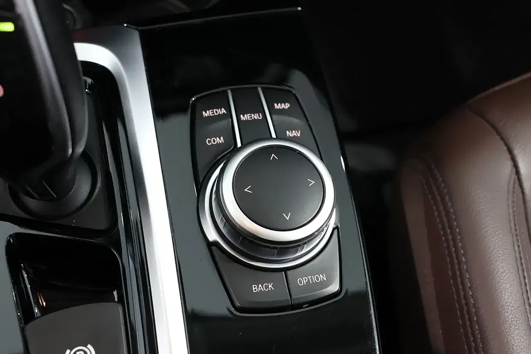 BMW X3 xDrive Luxury Line - Thumbnail 23