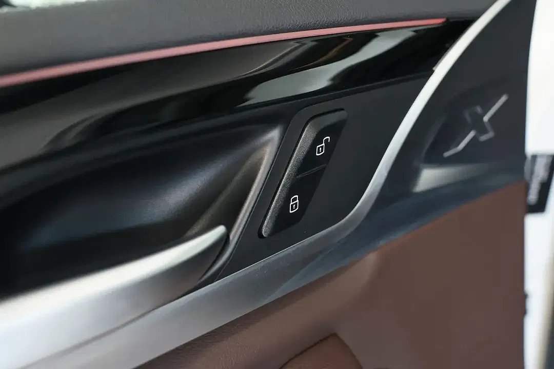 BMW X3 xDrive Luxury Line - Thumbnail 9