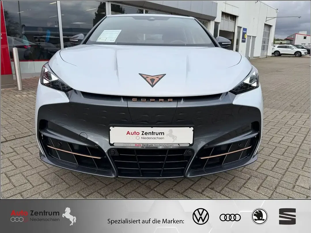 CUPRA Tavascan - Thumbnail 3