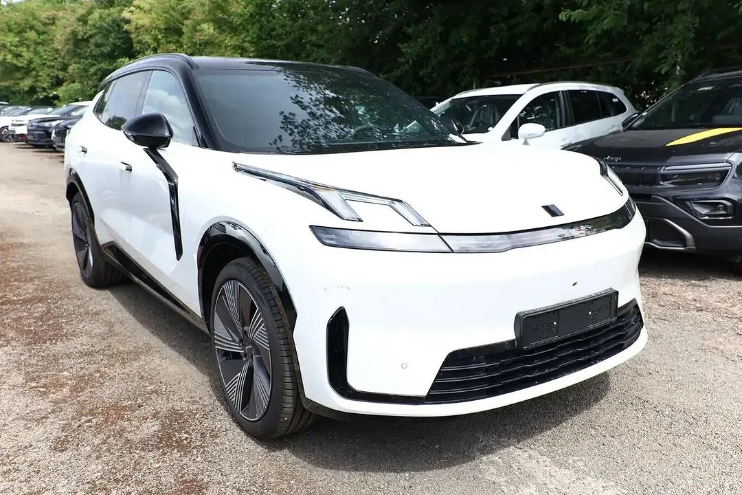 Lynk & Co 08 - foto 2