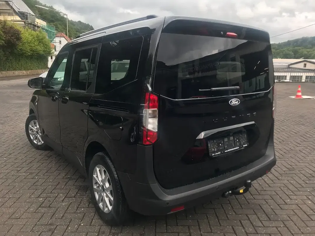 Ford Tourneo Courier Titanium - Thumbnail 4