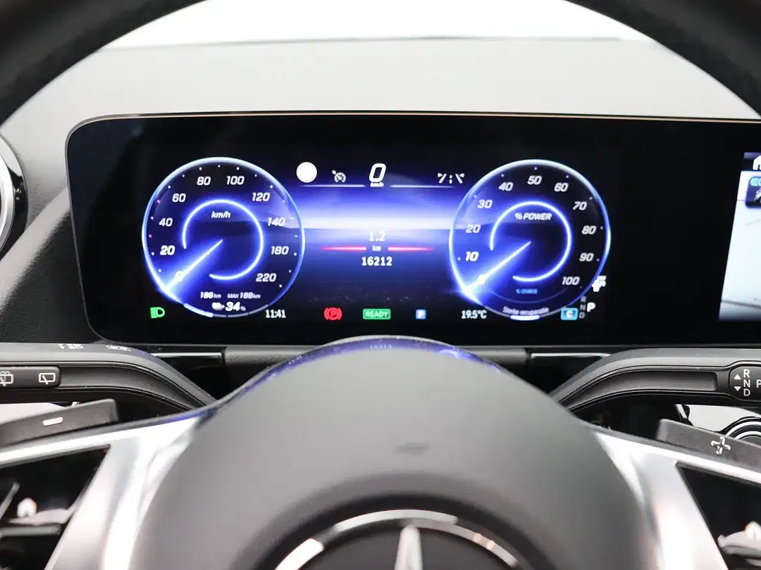 Mercedes-Benz EQA 250 - Thumbnail 15