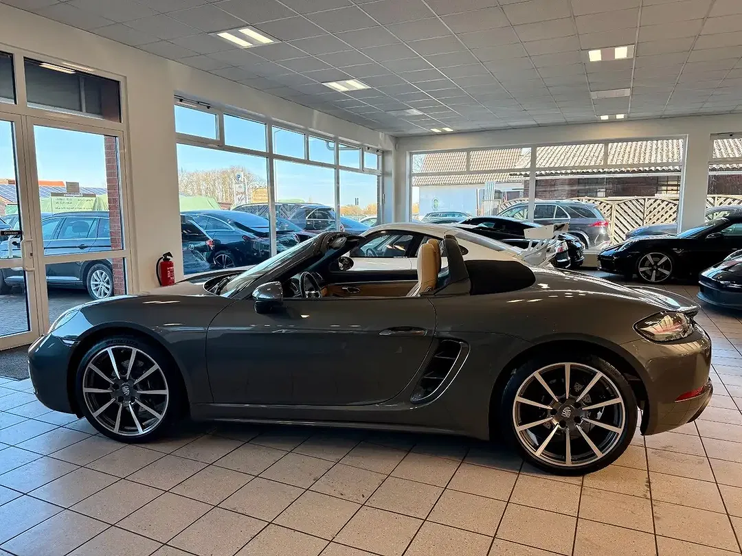 Porsche Boxster - Thumbnail 8