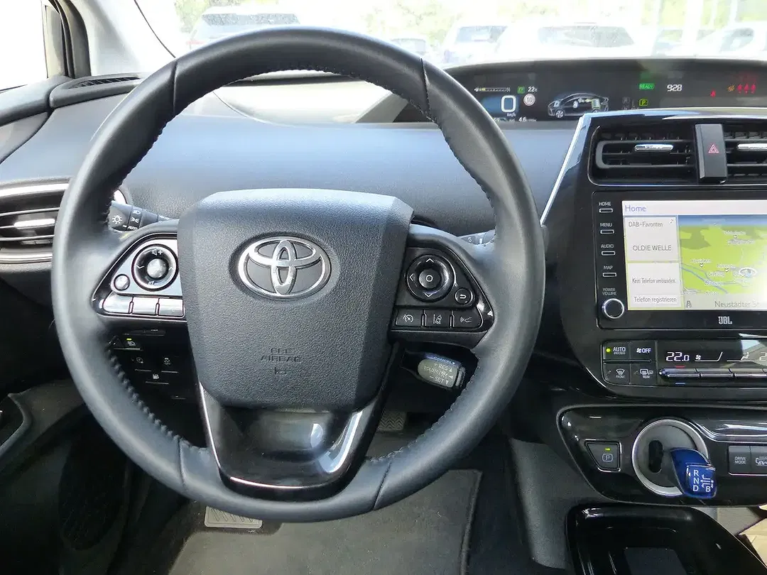 Toyota Prius Executive - Thumbnail 13