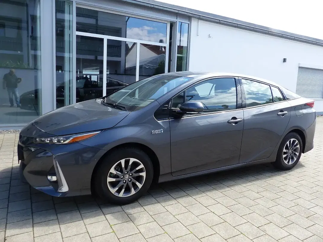 Toyota Prius Executive - Thumbnail 3