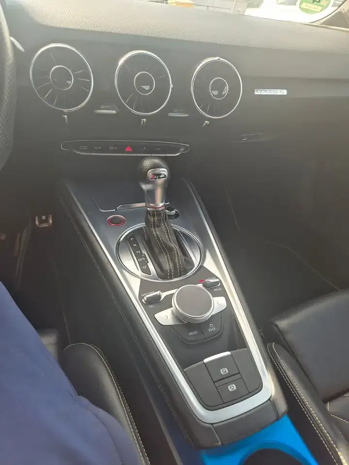 Audi TTS quattro Coupe - Thumbnail 10