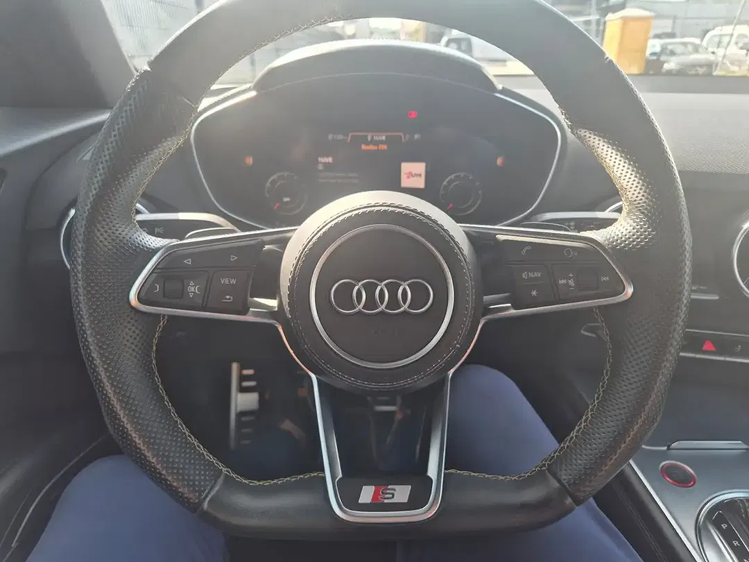 Audi TTS quattro Coupe - foto 11