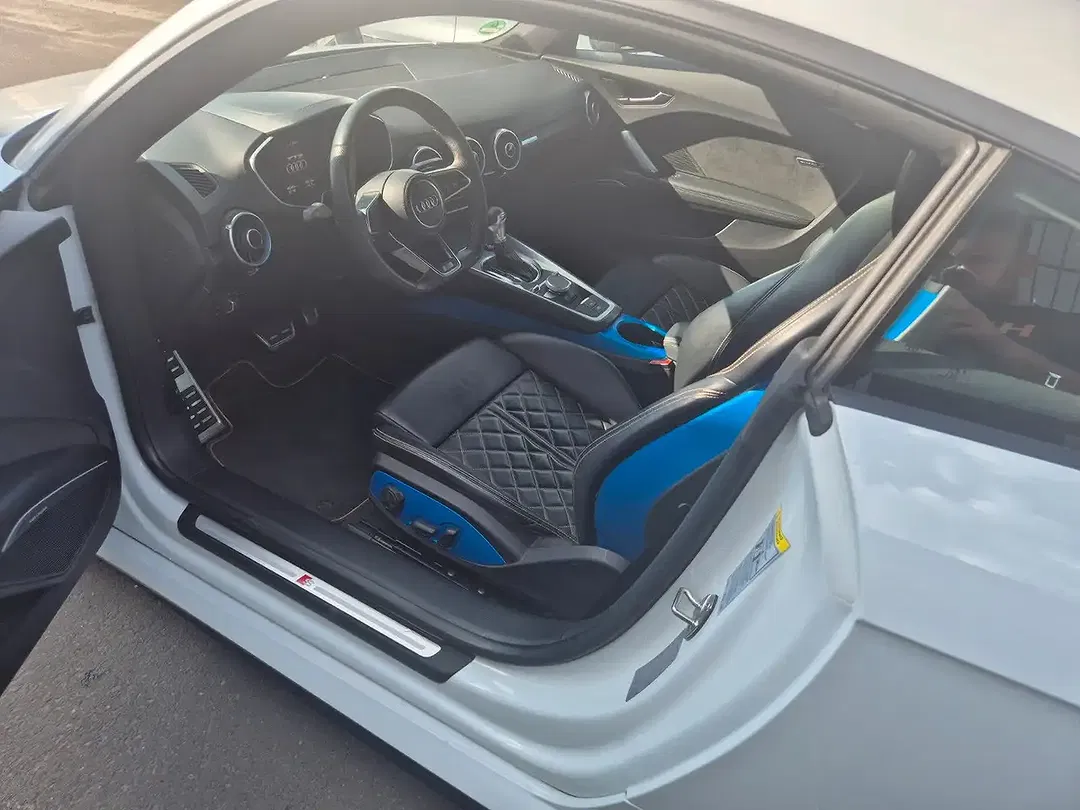 Audi TTS quattro Coupe - Thumbnail 3