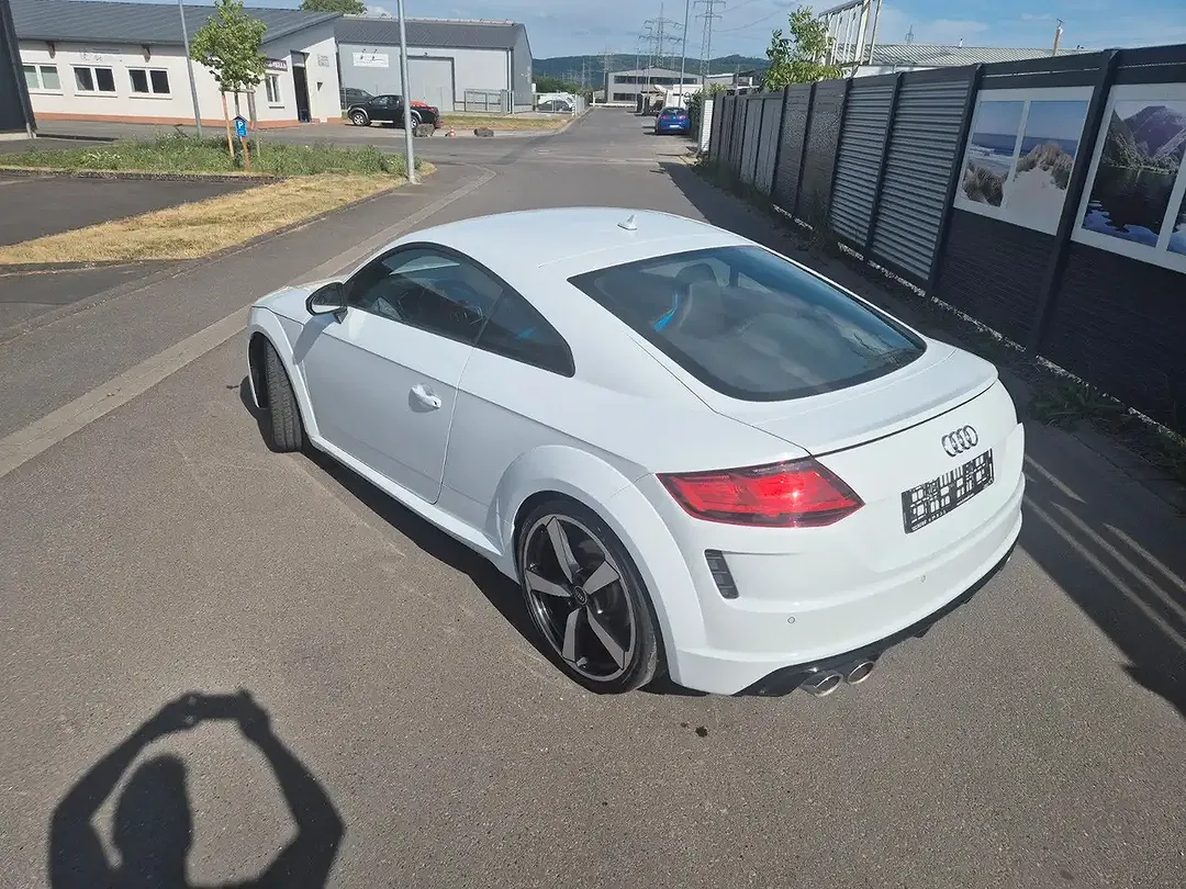 Audi TTS quattro Coupe - Thumbnail 4