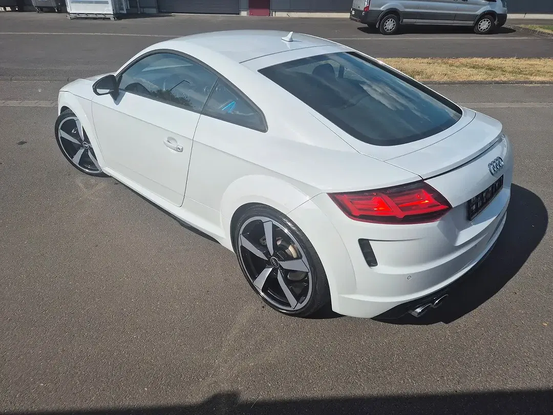 Audi TTS quattro Coupe - Thumbnail 9