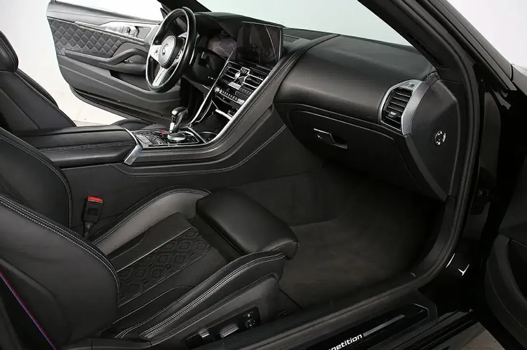 BMW M8 xDrive Competition Convertible - Thumbnail 4