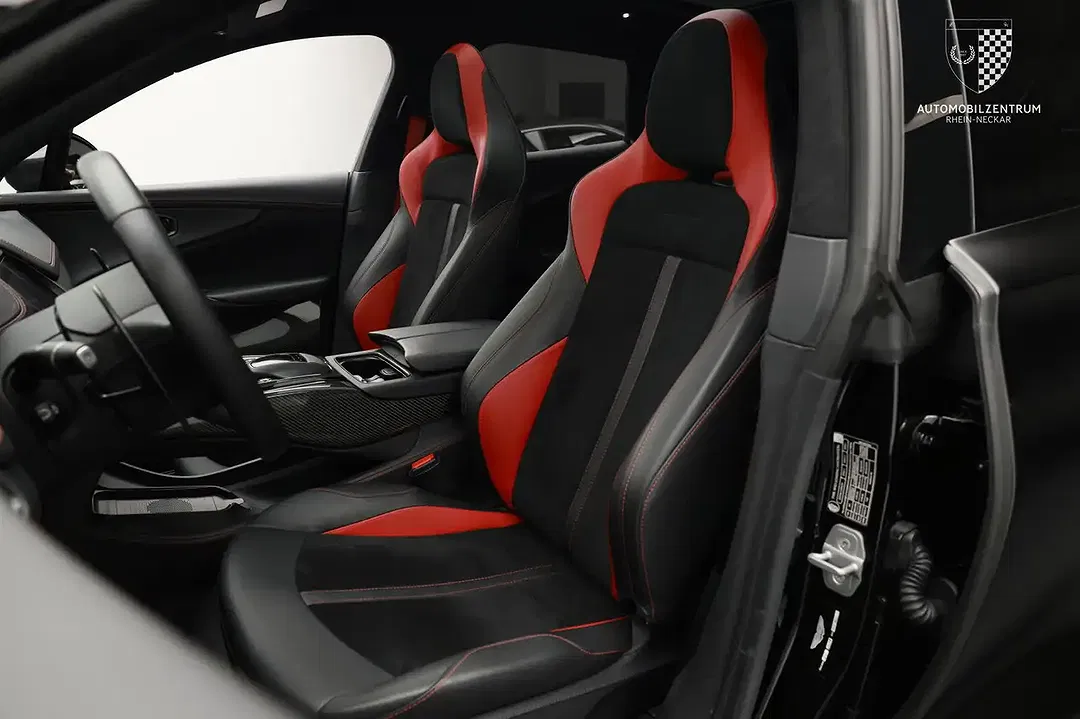 Aston Martin DBX 707 - foto 15