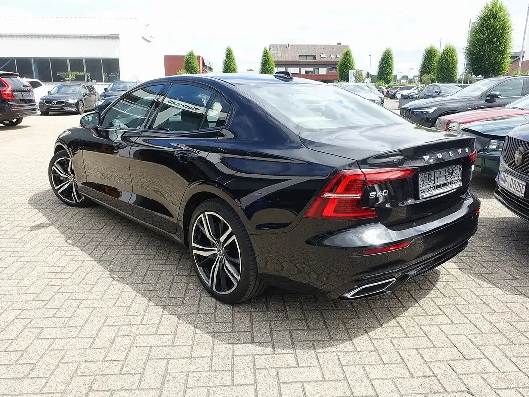 Volvo S60 T8 AWD Recharge R-Design - Thumbnail 4