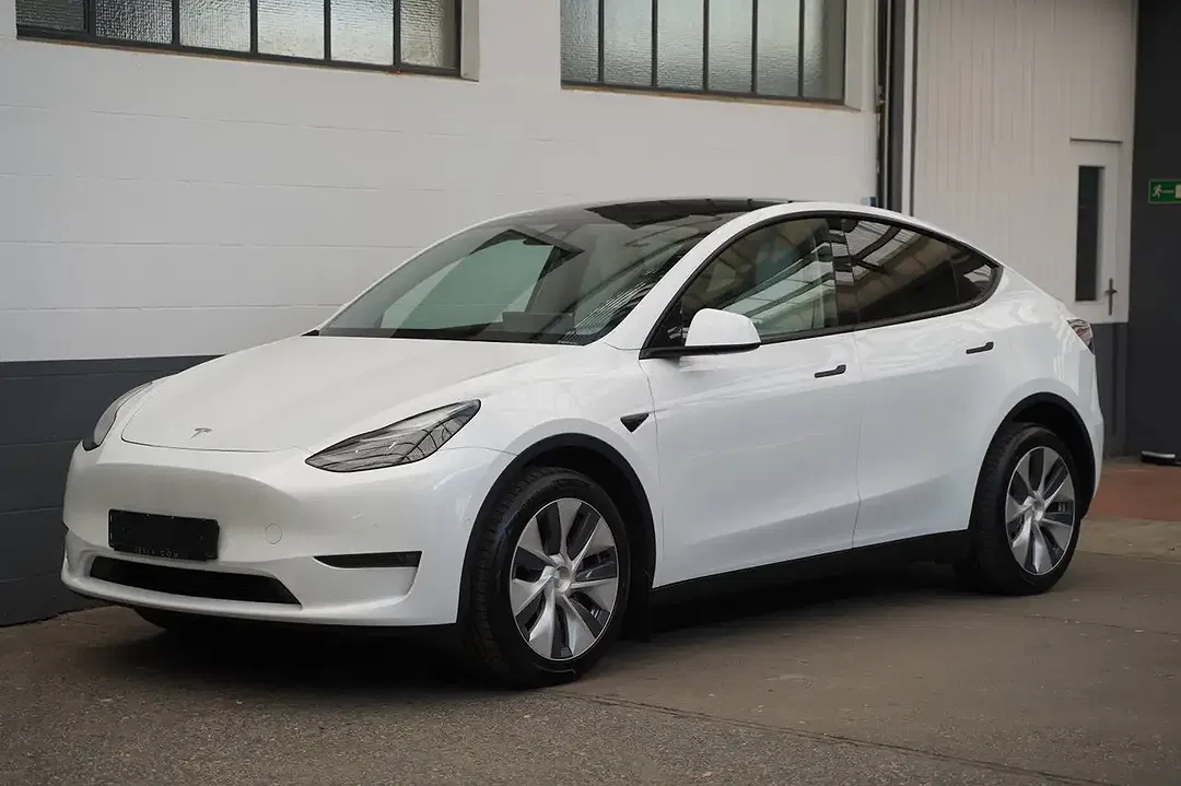 Tesla Model Y AWD Long Range - foto 1
