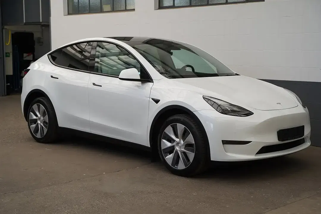 Tesla Model Y AWD Long Range - Thumbnail 12