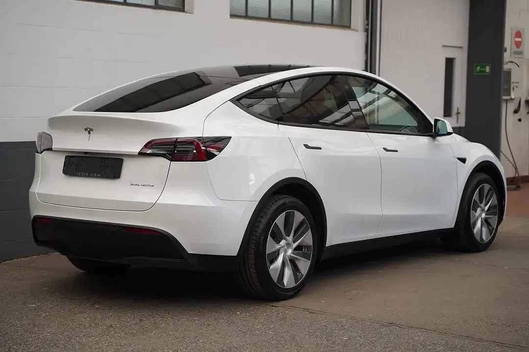 Tesla Model Y AWD Long Range - Thumbnail 14