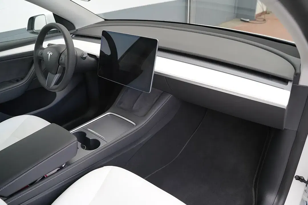 Tesla Model Y AWD Long Range - Thumbnail 15