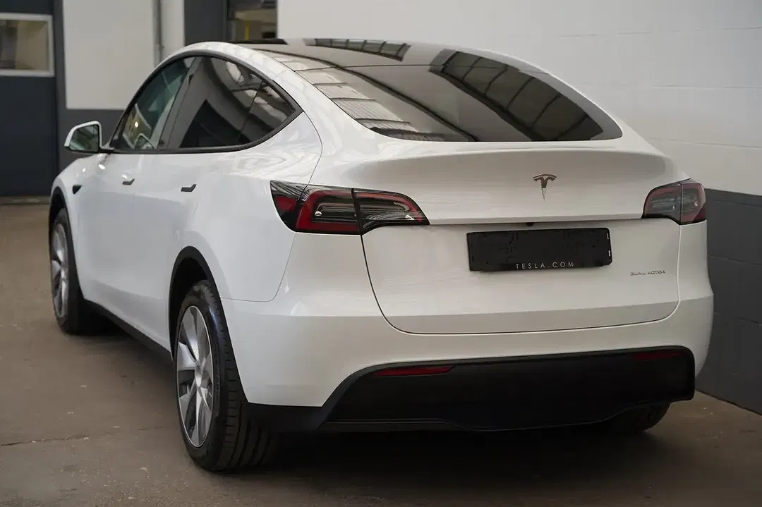 Tesla Model Y AWD Long Range - Thumbnail 5
