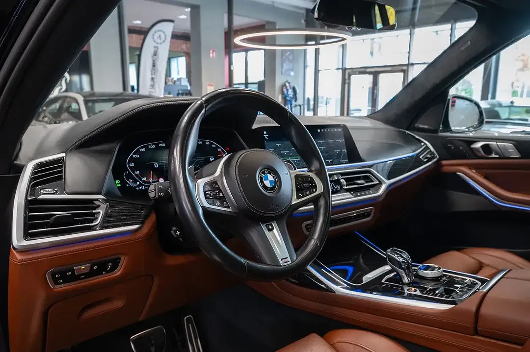 BMW X7 M - Thumbnail 11