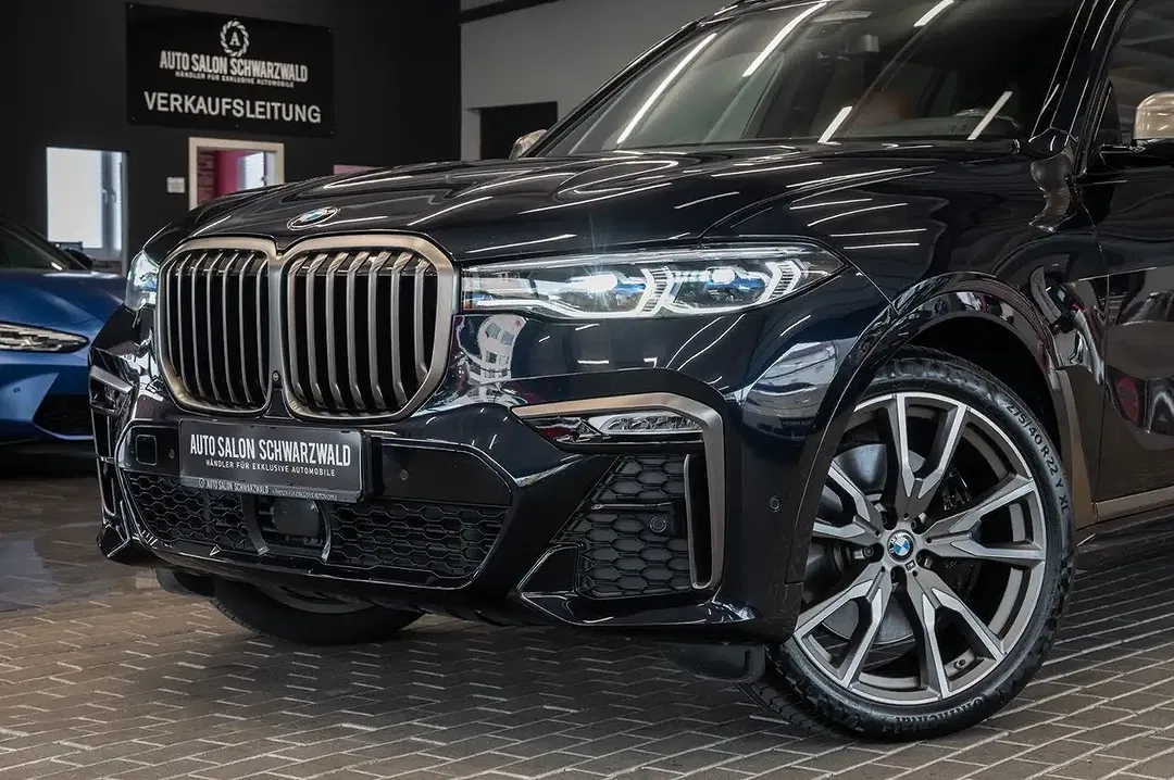 BMW X7 M - Thumbnail 3