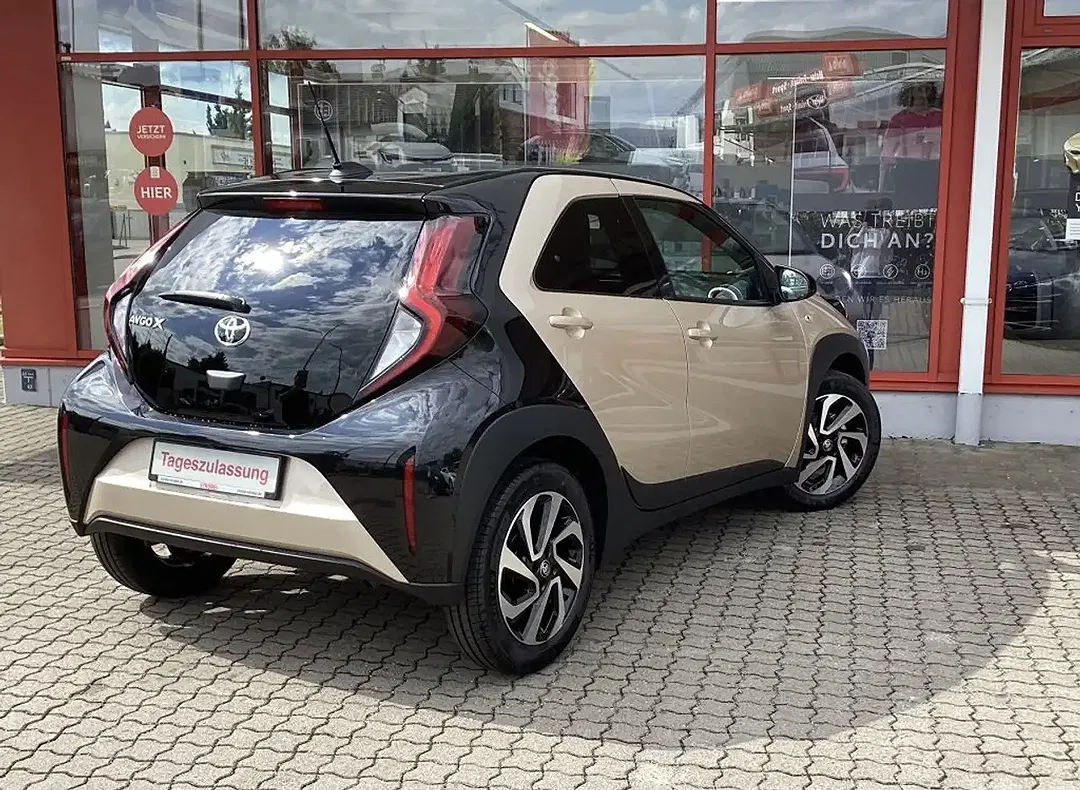 Toyota Aygo X Teamplayer - Thumbnail 3