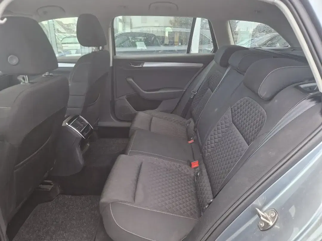 Skoda Superb 1.4 TSI iV DSG Combi Ambition - Thumbnail 9