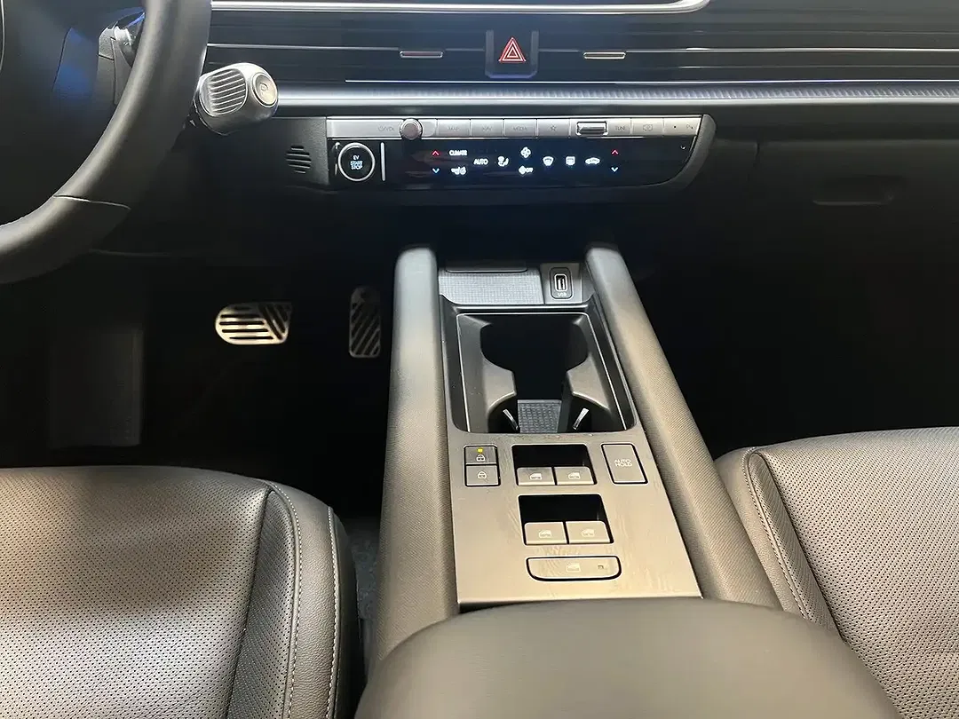 Hyundai IONIQ 6 - Thumbnail 12