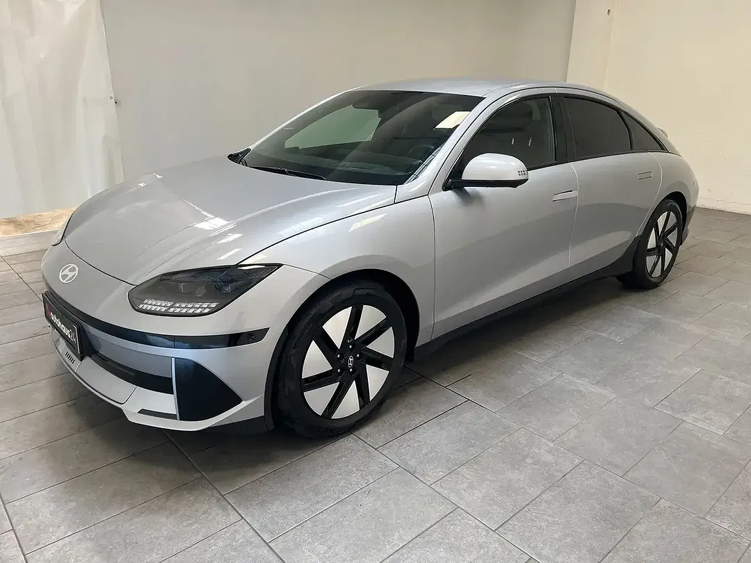 Hyundai IONIQ 6 - Thumbnail 3