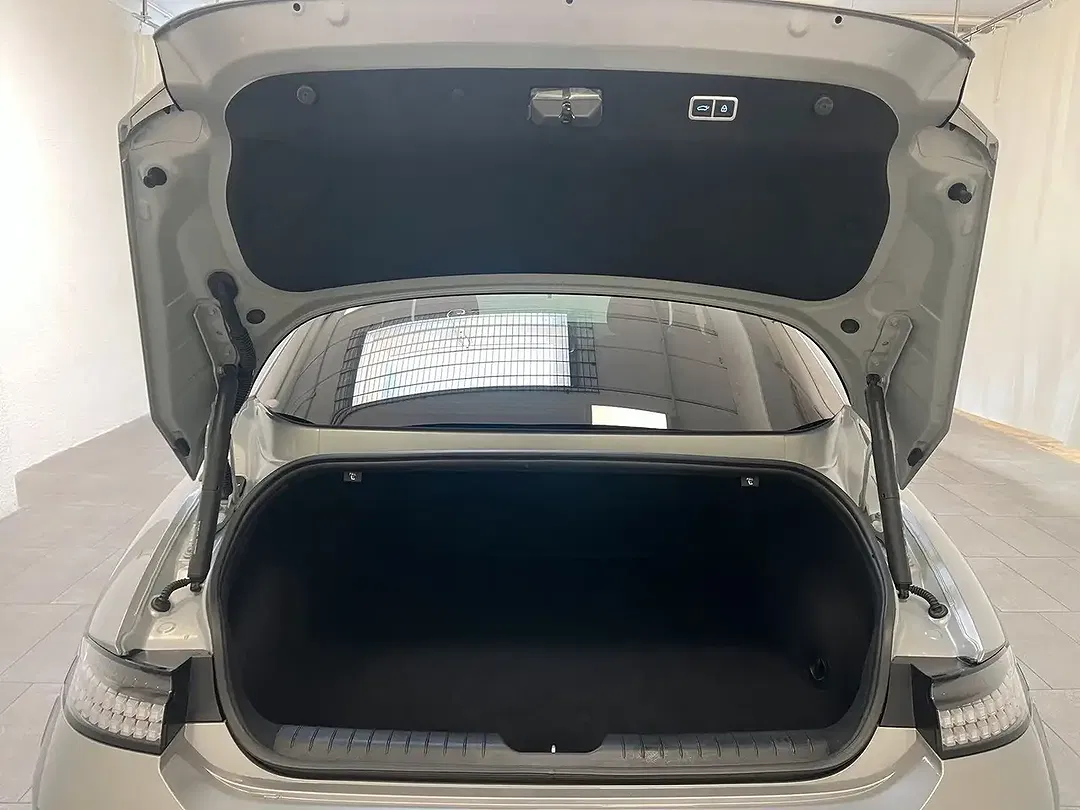 Hyundai IONIQ 6 - Thumbnail 6