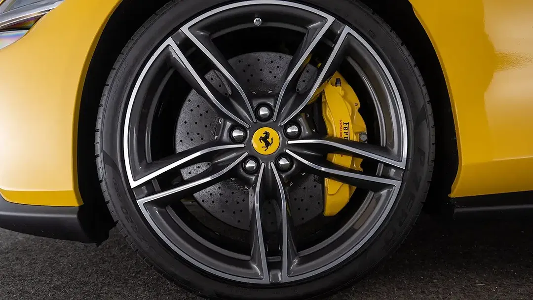 Ferrari Roma Spider - Thumbnail 3
