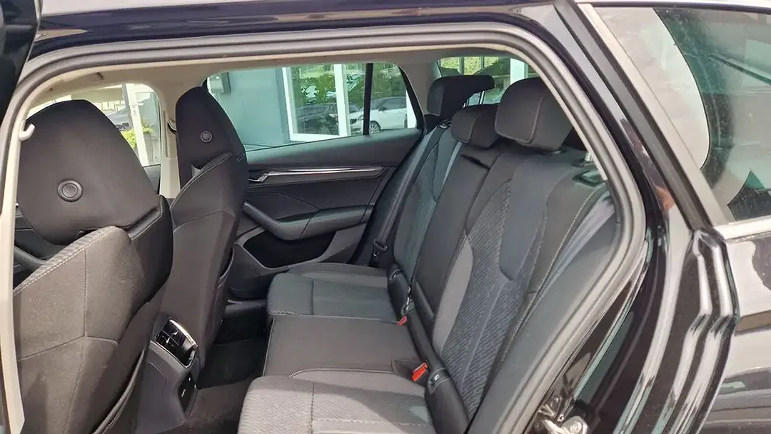 Skoda Octavia 2.0 TDI DSG Combi Premium - Thumbnail 14