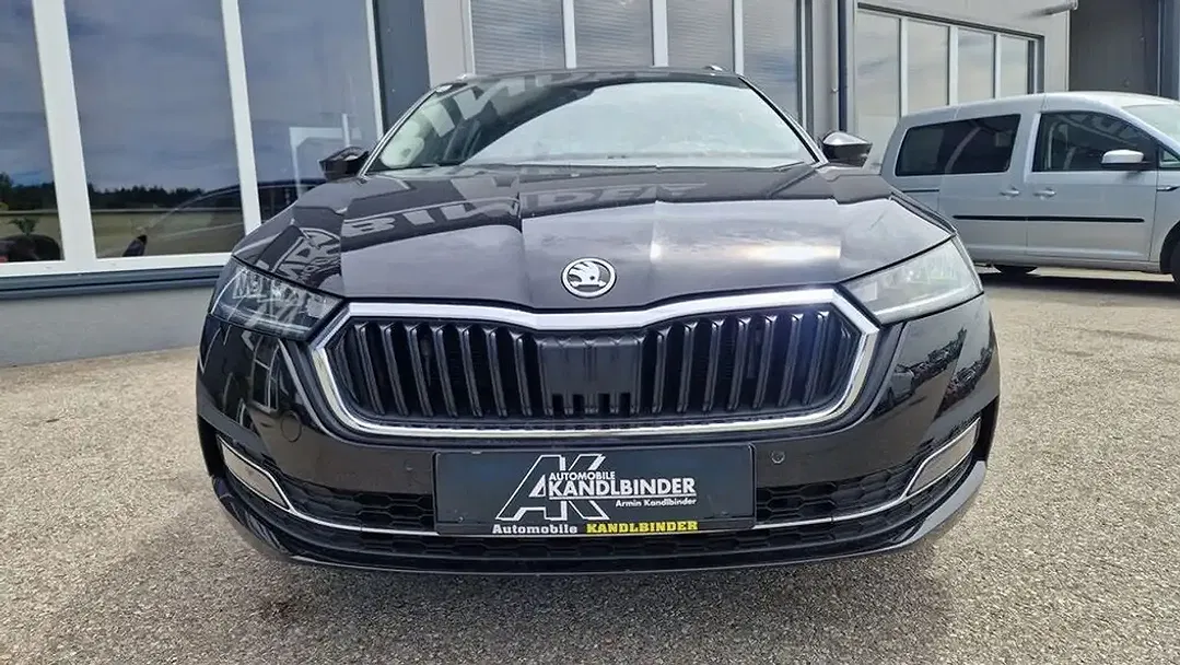 Skoda Octavia 2.0 TDI DSG Combi Premium - Thumbnail 2